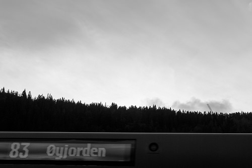 Buss going past Løvstakken